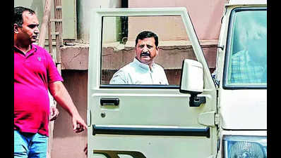 MLA Khan named in 3 more FIRs, police custody extended by 2 days