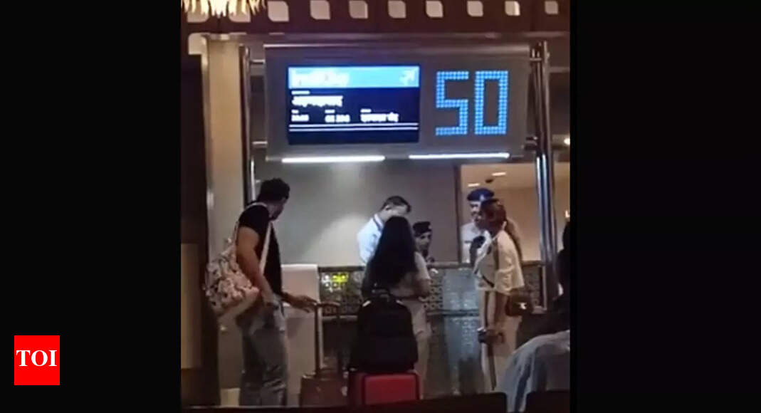 'Kalesh' caught on camera at Mumbai airport: Couple showers abuses ...
