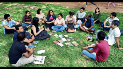 Turning another page: Lalbagh sees its share of Sunday reads