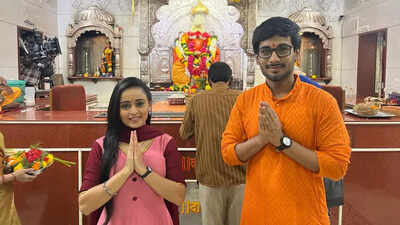 Ajinkya Raut and Janhavi Tambat shoot Ganpati special episode for Abol Pritichi Ajab Kahani in Titwala Ganesh Mandir