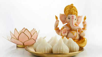 Happy Ganesh Chaturthi 2023: 50+ Messages, greetings, wishes and quotes to share with your friends and family
