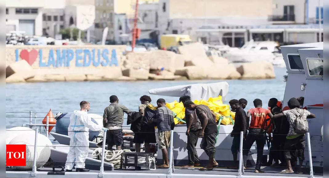 Augmentation des migrants : l’Italie envisage une nouvelle répression contre les migrants alors que les discussions tournent vers un blocus naval pour empêcher le lancement des bateaux