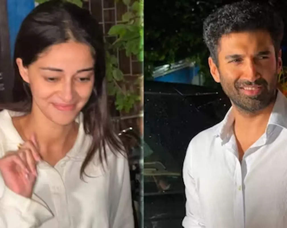 
Ananya Panday blushes as she gets spotted with rumoured BF Aditya Roy Kapur -Watch VIRAL Video
