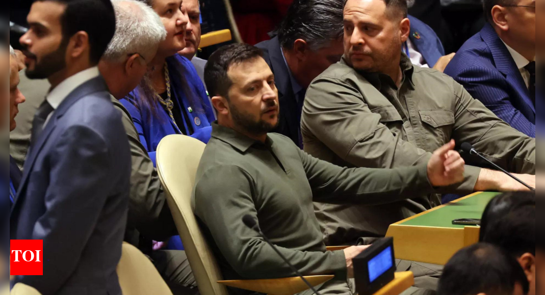 Zelensky: Biden warns against appeasing Russia as Zelensky takes UN ...