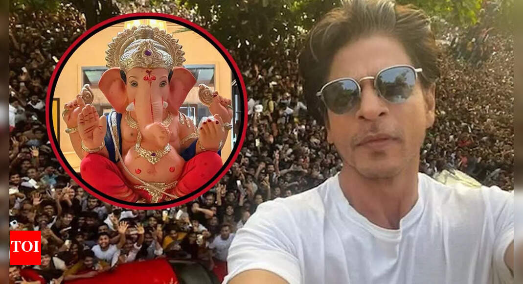 Post Jawan's success, Shah Rukh Khan welcomes Ganpati Bappa at Mannat ...