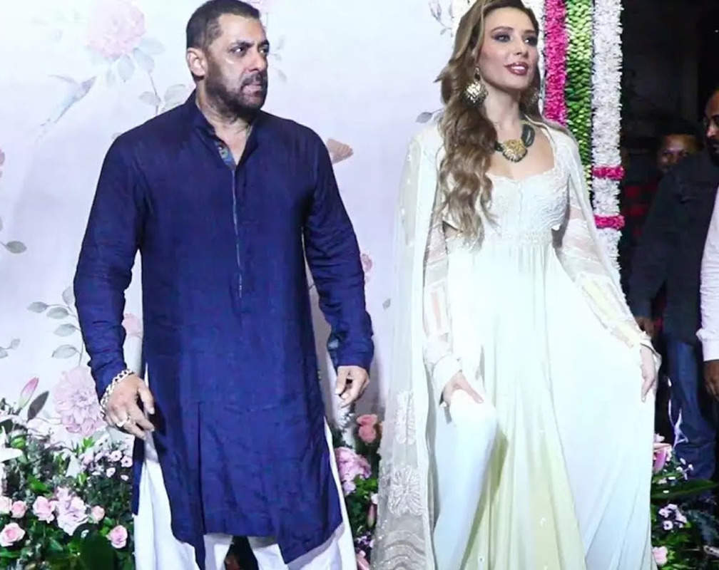 
Salman Khan and his rumoured girlfriend Iulia Vântur visit Arpita Khan-Aayush Sharma's house for Ganpati darshan
