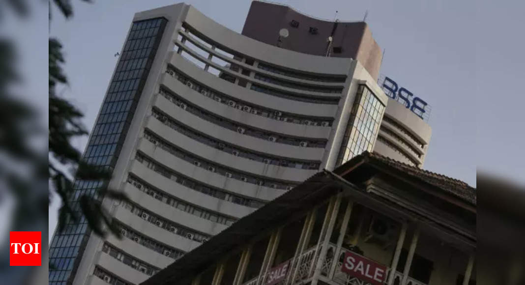 Sensex, Nifty trade lower on weak global cues – Times of India