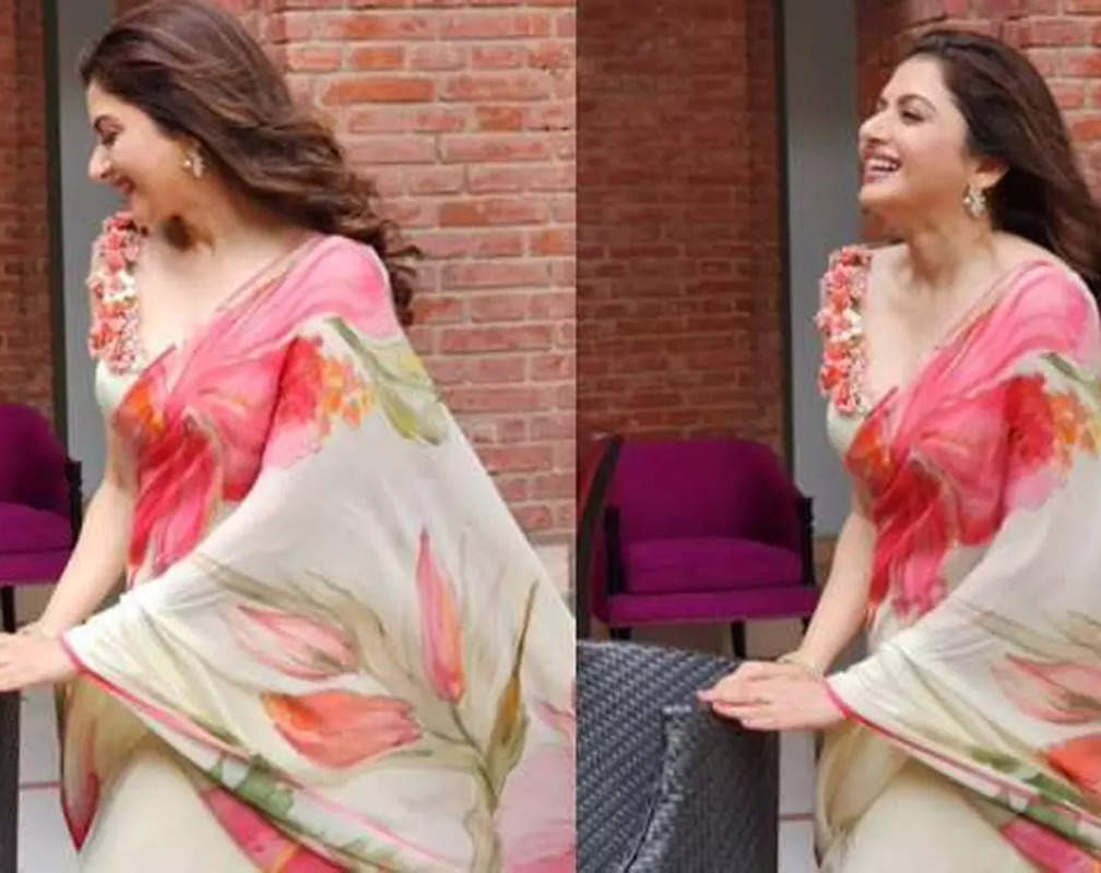 
Bhagyashree wears floral saree and gives a perfect pose, timeless beauty's video goes VIRAL- WATCH
