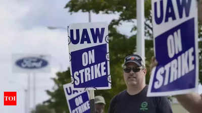 US auto strike, if stretched, can push up car prices when inventories run thin