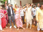 ​Shilpa Shetty and Raj Kundra celebrate Ganpati Visarjan in high spirits, grooving to dhol rhythms​