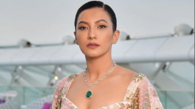 Gauahar Khan's expensive sunglasses gets stolen in a flight while returning from Dubai; informs airline about receiving the wrong pair