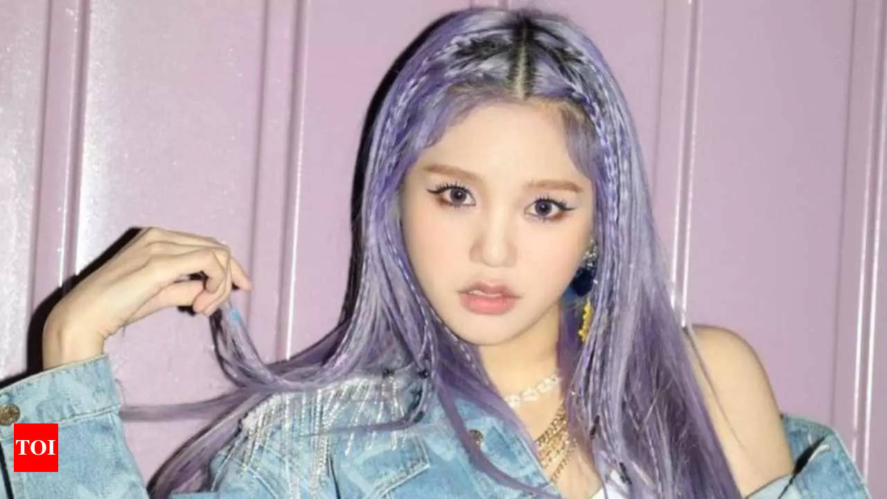 Oh My Girl member Mimi Coolly confirms she has got lip fillers, opens up  about her lack of dating experience | K-pop Movie News - Times of India