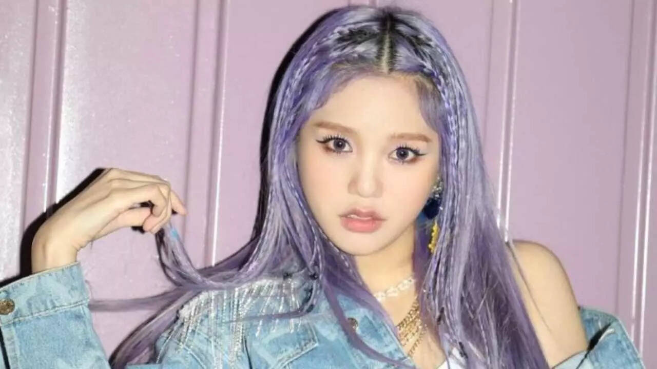 Oh My Girl member Mimi Coolly confirms she has got lip fillers, opens up  about her lack of dating experience | K-pop Movie News - Times of India