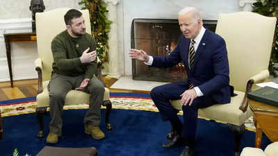 In Washington, Zelensky courts Congress, Biden on military aid