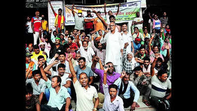 Ready to tackle mess, says PMC as contractual staff go on strike