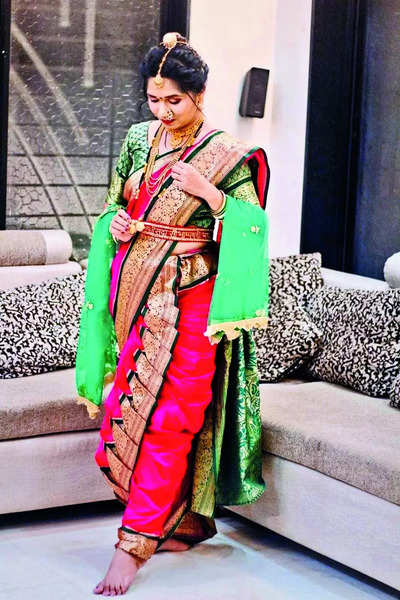 Nauvari Saree Draping in Peshwai Style | Maharashtrian Saree - Nauvari Saree  Paithani Saree - YouTube