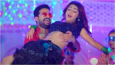 Ritesh Pandey drops a new dance number 'Lungi Mein Bhojpuriya Dance'