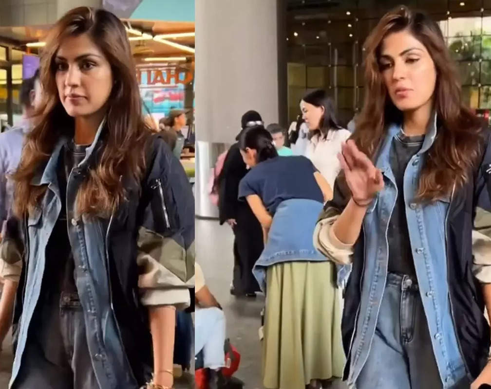 
Rhea Chakraborty looks visibly 'miffed', gets mobbed at the airport
