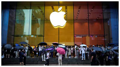Apple overtakes Samsung, emerges as largest smartphone exporter from India