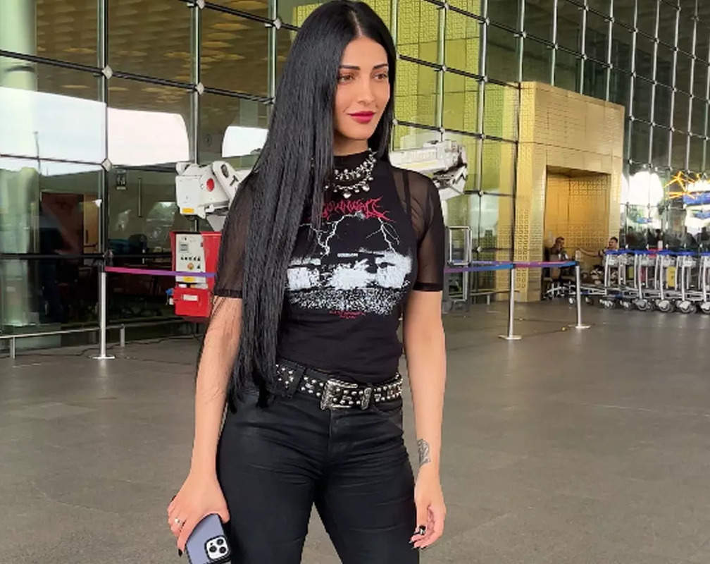 
Shruti Haasan flaunts her funky all-black look at airport
