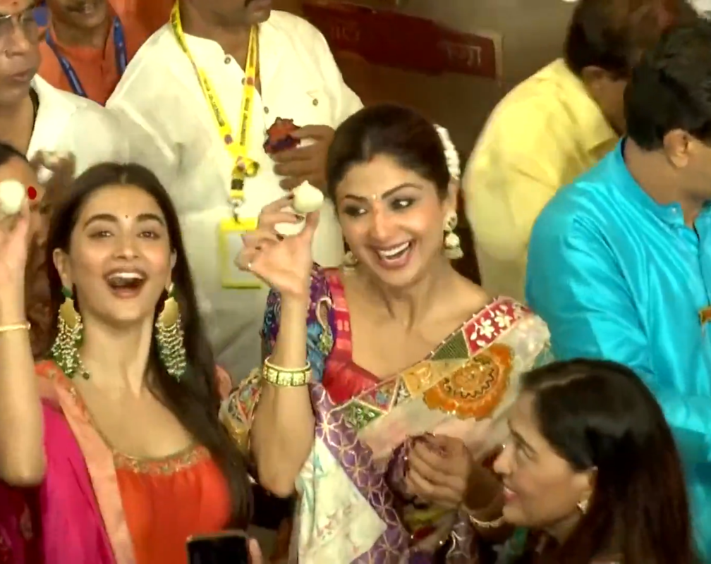 
Mumbai: Shilpa Shetty, Remo D’souza, and Pooja Hegde participate in Ganesh Chaturthi celebrations
