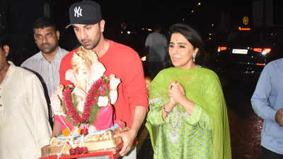 Ranbir Kapoor and Neetu Kapoor spotted during Ganesh Visarjan, sans Alia Bhatt who returns to Mumbai from Milan - Pics inside