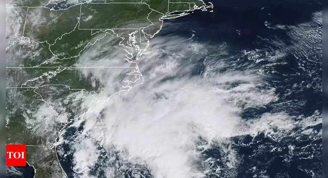 Caroline du Nord : la tempête tropicale Ophelia touche terre en Caroline du Nord alors que les zones côtières sont frappées par de fortes pluies