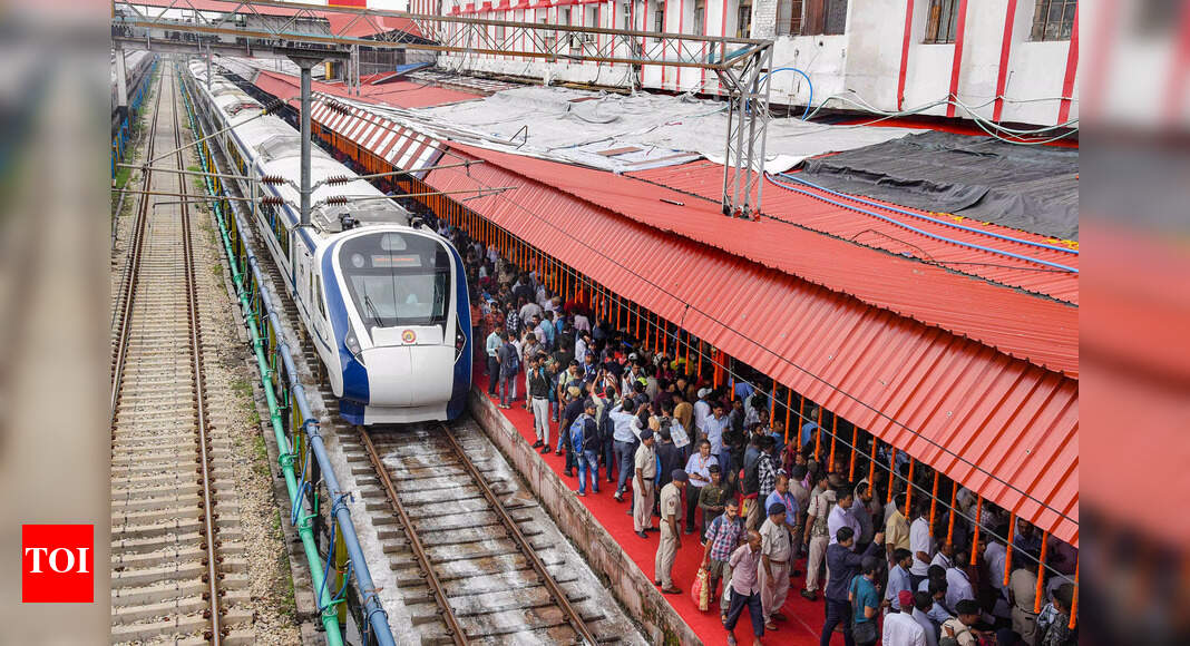 Vande Bharat Express Launch Live Updates: PM Modi flags off 9 Vande ...