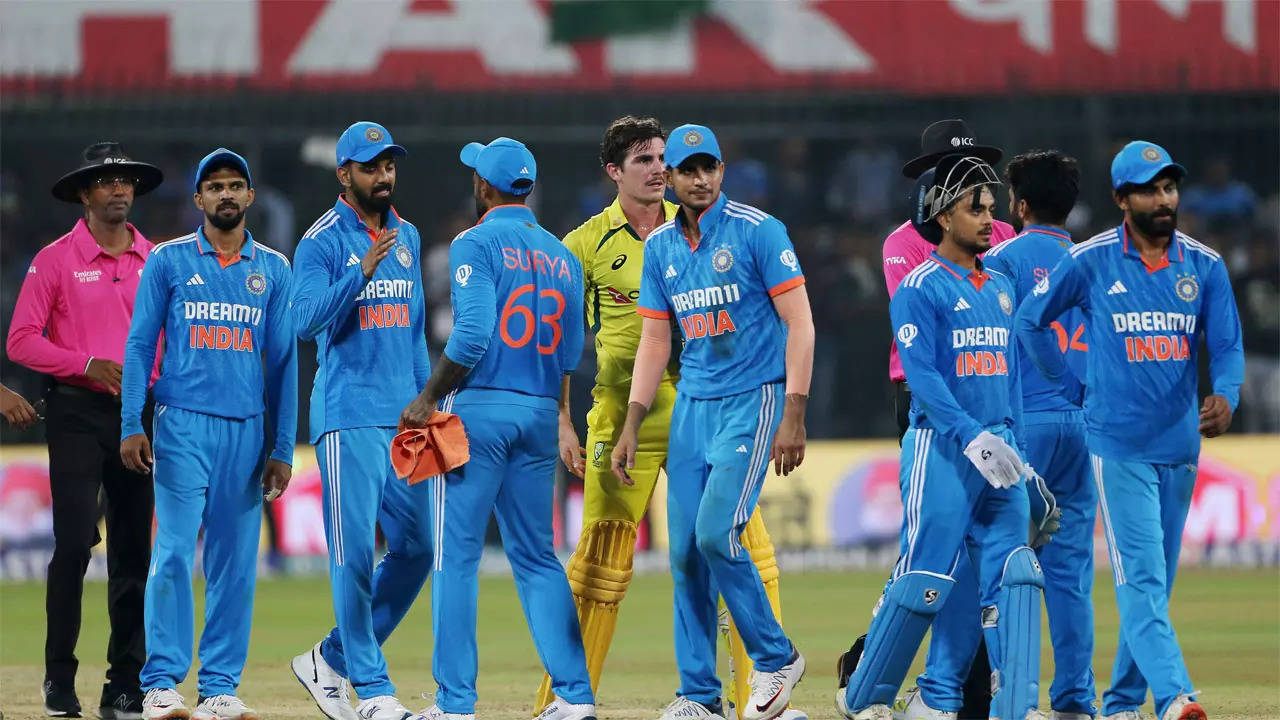 India vs Australia 2nd ODI Live Score: Rain stops play in Indore | Australia  56/2 after 9 overs in 400 chase - The Times of India