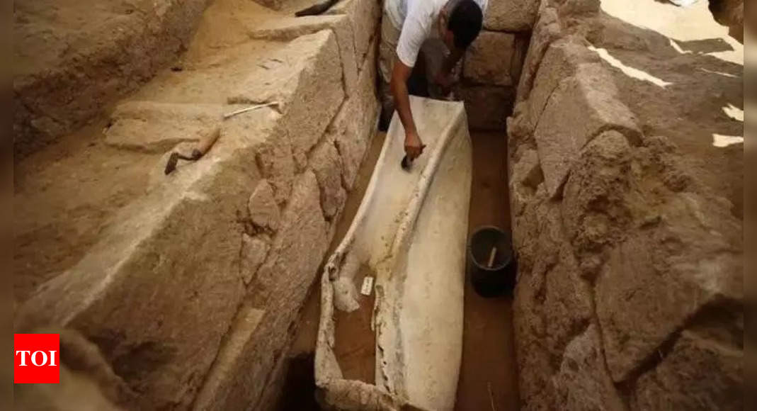 Gaza: Archaeologists unearth the largest cemetery ever discovered in Gaza and find rare lead sarcophagi