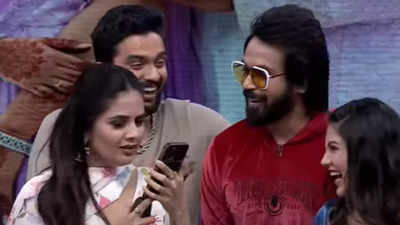 Anchor Sreemukhi teases Maanas Nagulapalli's fiance in Aadivaaram with Star Maa Parivaaram show