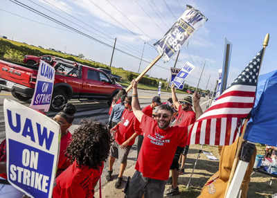 Auto workers still have room to expand their strike against car makers. But they also face risks