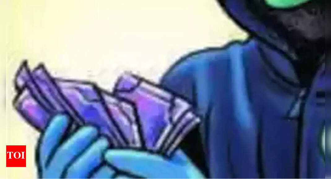 ‘Ladakh soldier’ cons Borivali tutor of Rs 1.5 lakh