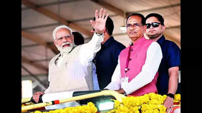 Family rule looting poor: Modi