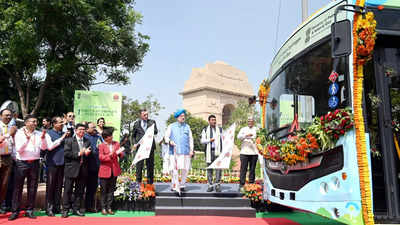 Delhi gets its first buses running on green hydrogen