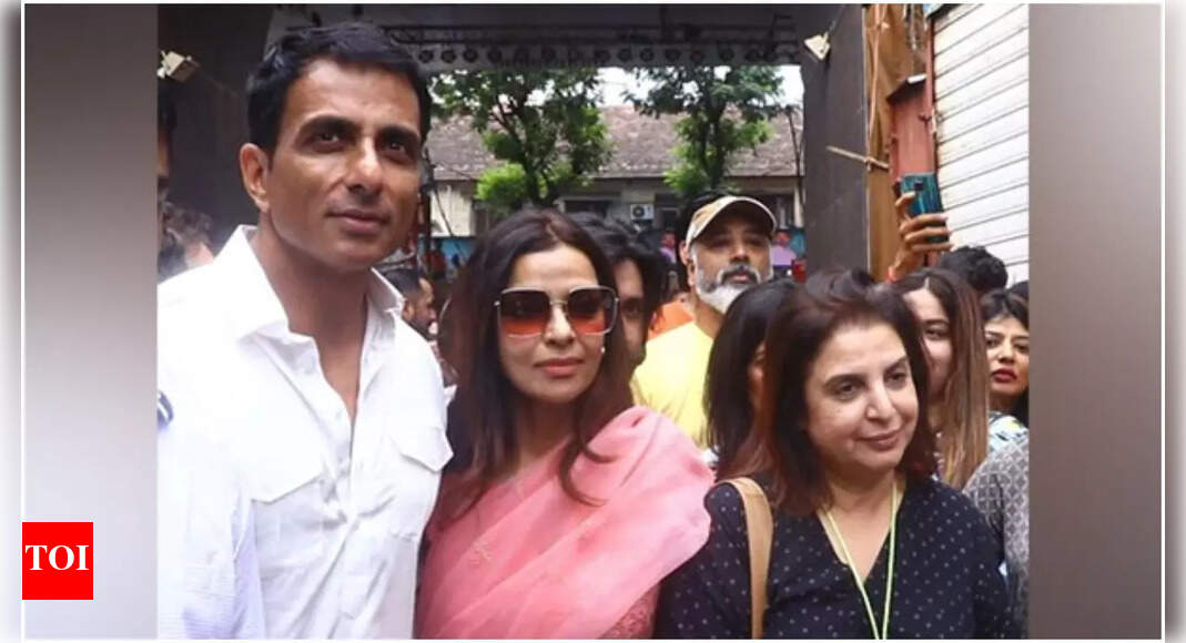 Sonu Sood, Farah Khan seek blessings at Lalbaugcha Raja in Mumbai ...