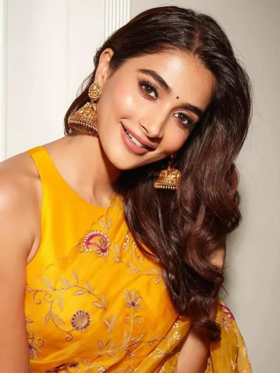 Pooja Hegde's Sunshine Glam In An Organza Silk Saree Is Unmissable ...