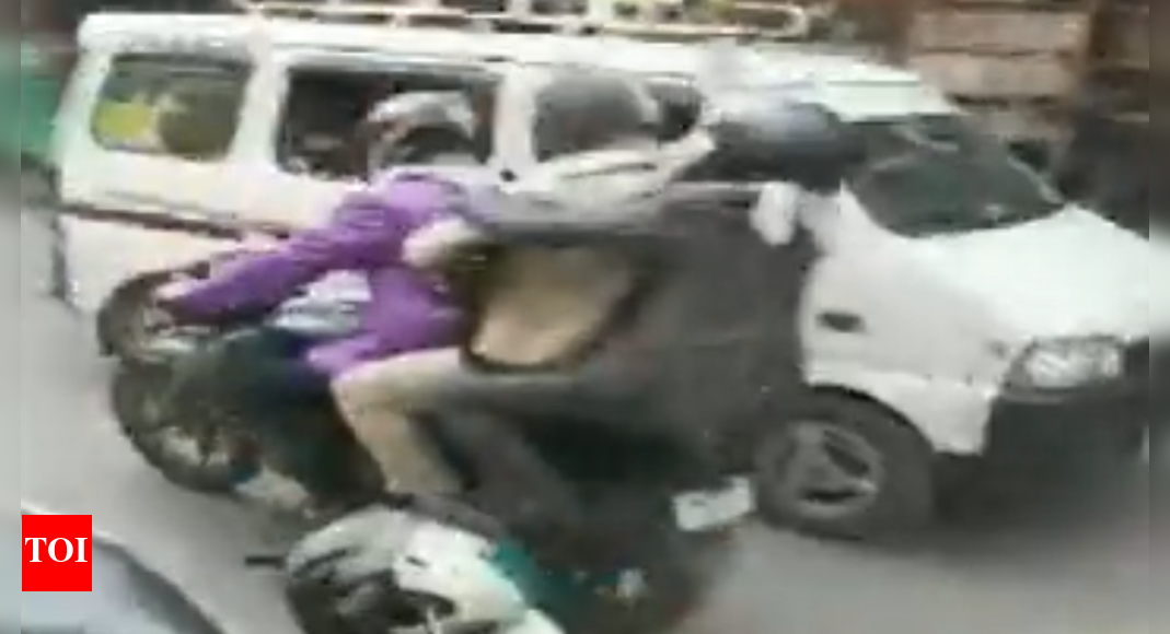 Delhi Jewellery shop looted by armed miscreants in Samaypur Badli