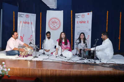 Pracheen Kala Kendra hosts monthly event of Parampara by students