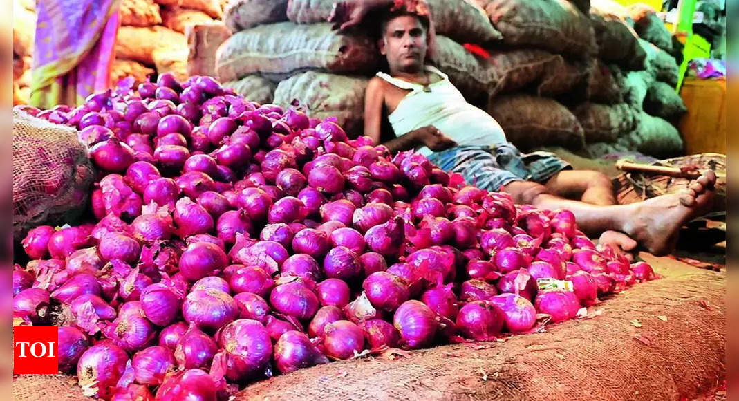 Govt cracks whip on Nafed, orders e-auction of onions | India News