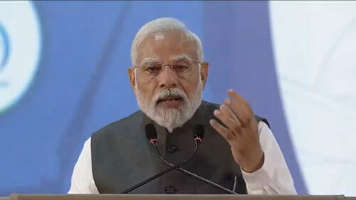 UPA put up hurdles in Gujarat&rsquo;s growth: PM Modi