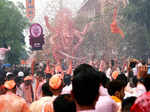 ​Ganesh Visarjan 2023: Devotees Immerse Idols in Water to Mark Festival's Final Day and Bid Farewell to Lord Ganesha ​