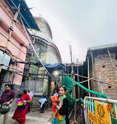 Actress Priya Banerjee visits Kalighat temple to seek blessings