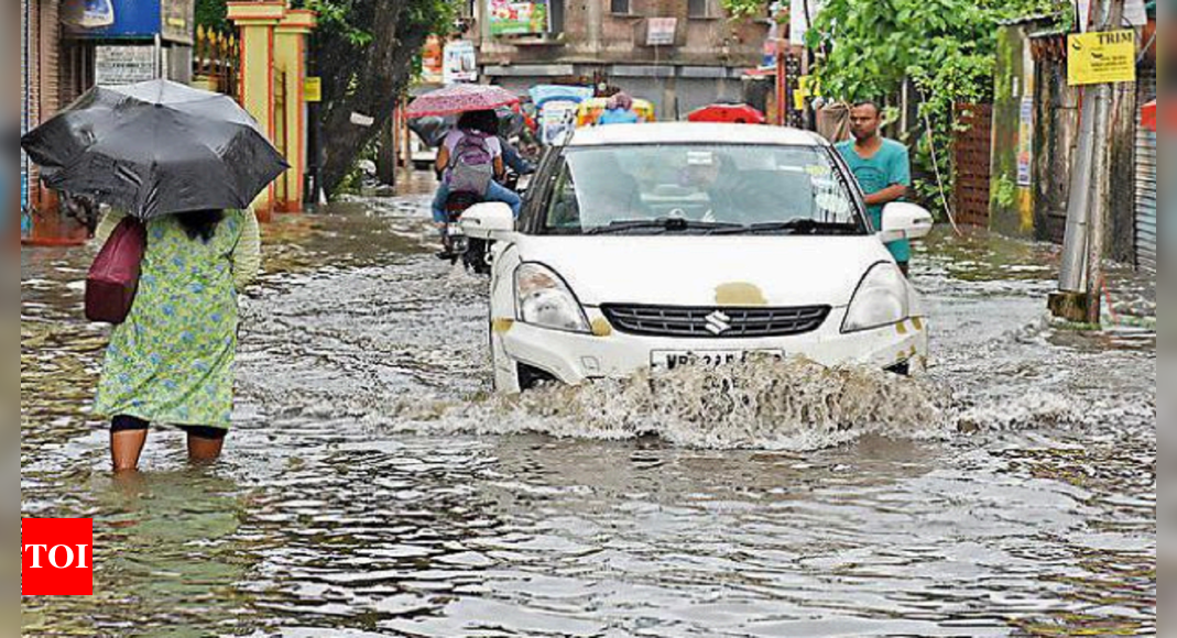 Rainy Day: Rainy day floods neighbourhoods in south Kol & pockets in ...