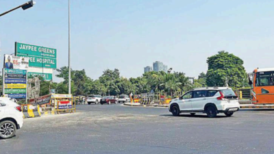 No right turn from Pari Chowk, Noida Expressway traffic hits hurdle here