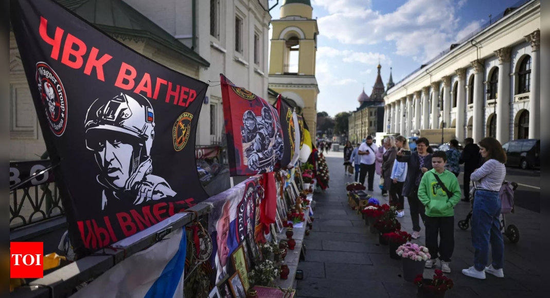 Ukraine: Mourners hail dead Russian mercenary Yevgeny Prigozhin as hero of the people