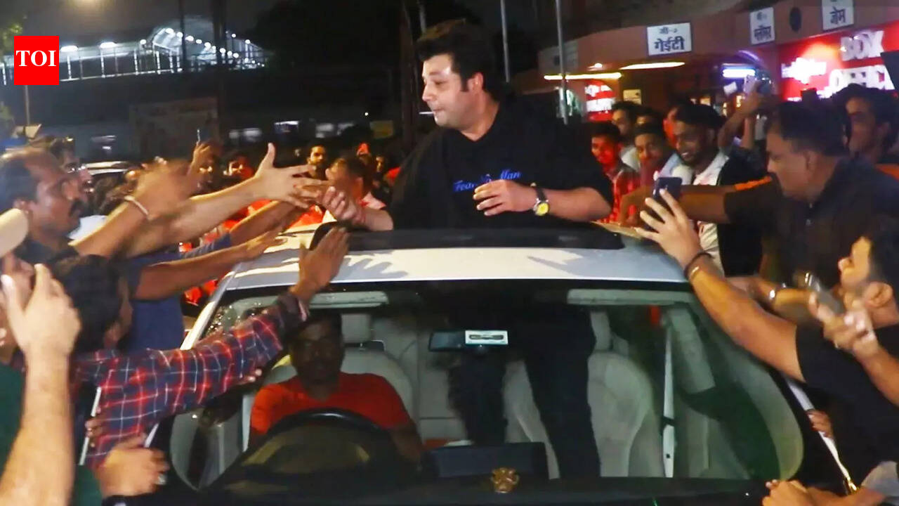 'Picture kaisi lagi?': 'Fukrey 3' actor Varun Sharma gets mobbed by ...