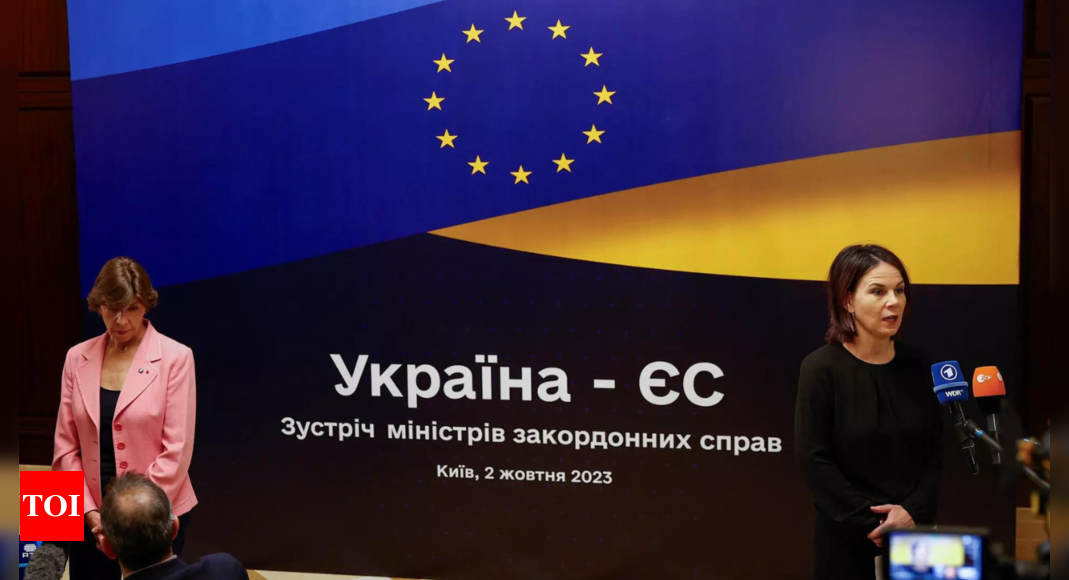Ministri EÚ sa zišli na Ukrajine, aby vyjadrili podporu po kolísaní USA a Slovenska
