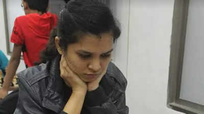 Shraddha Padvekar leads spate of upsets in Round 3