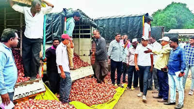 After 13 days, Nashik onion traders call off strike, auctions at all 15 APMCs from today